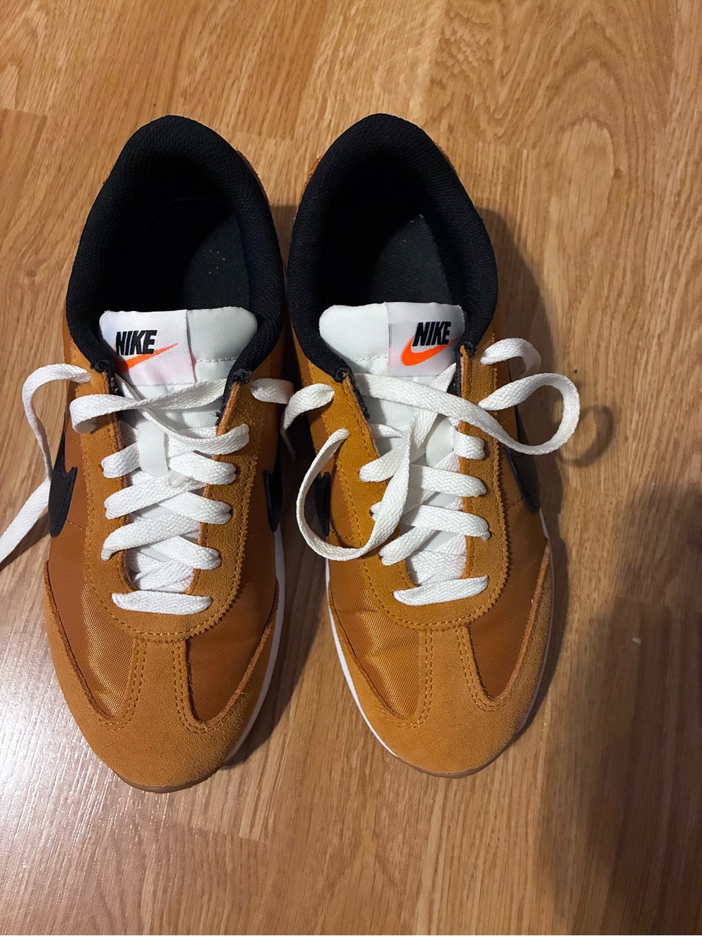 Nike Brown/Black/White Low-Top Sneakers